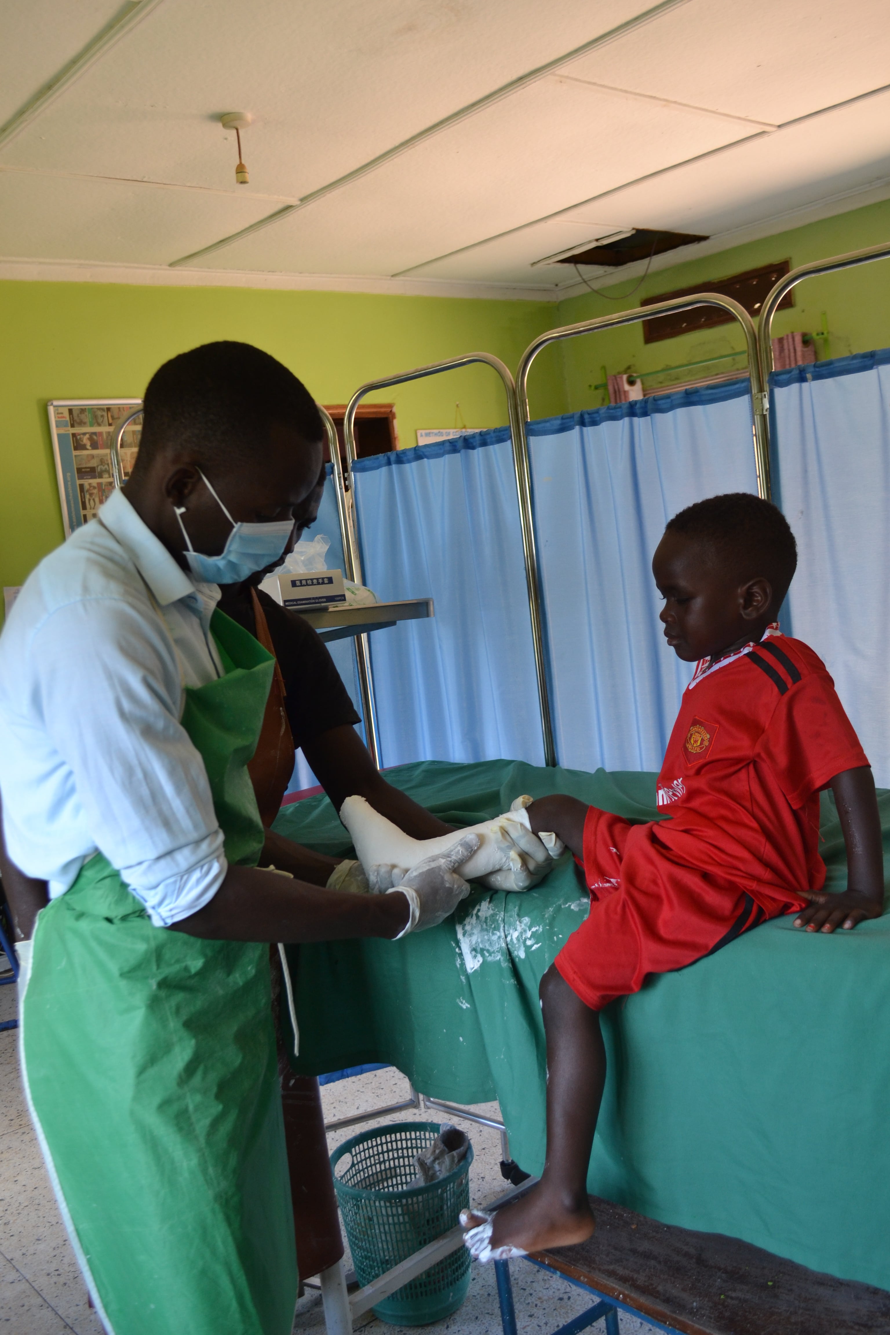 orthoepedic officer casting a cwd